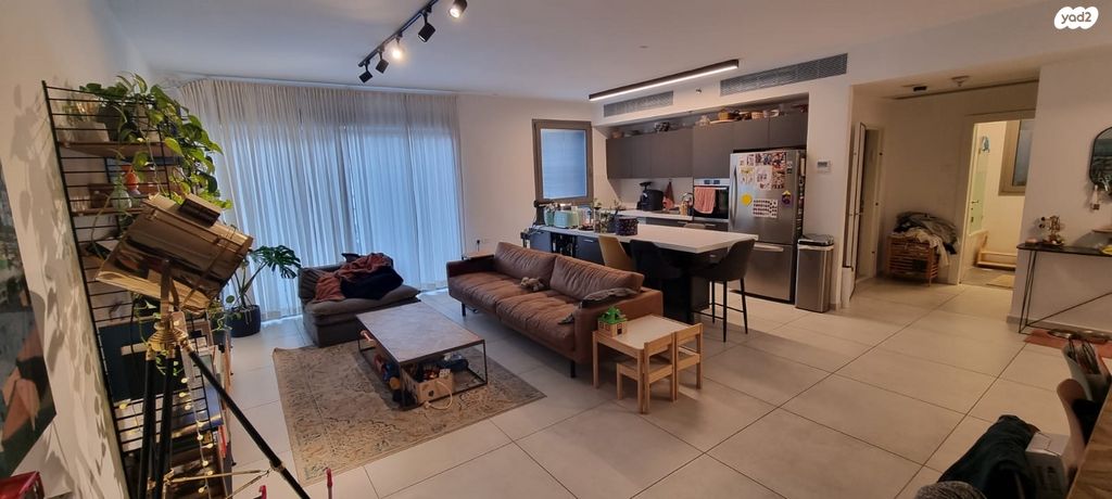 דירה, אריק איינשטיין, הרצליה ב', הרצליה