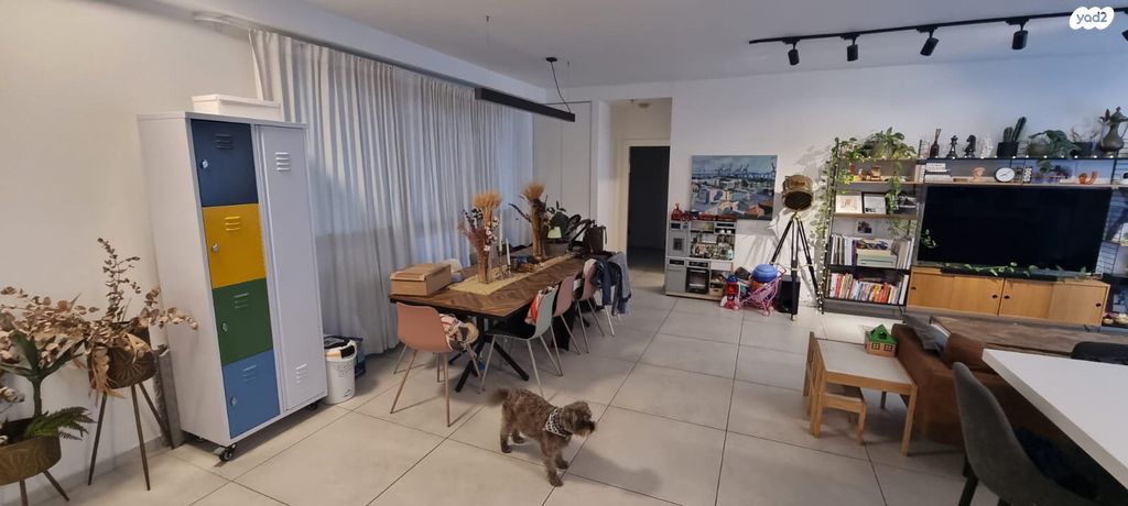 דירה, אריק איינשטיין, הרצליה ב', הרצליה