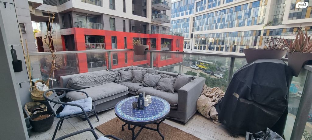 דירה, אריק איינשטיין, הרצליה ב', הרצליה