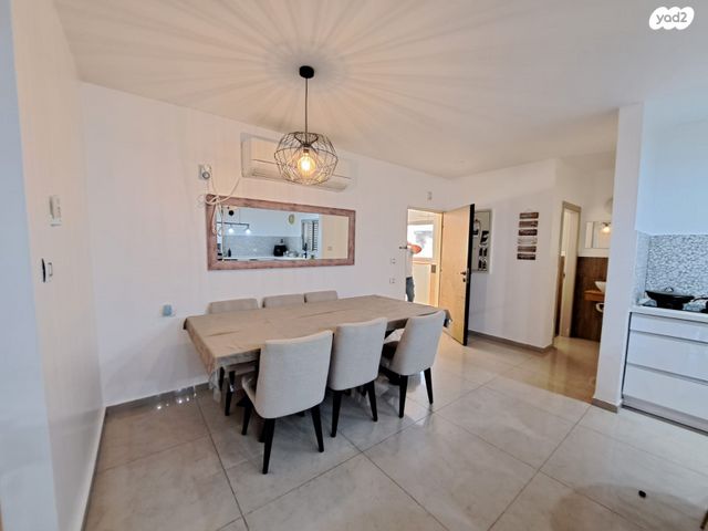 גג/ פנטהאוז, נתיבות