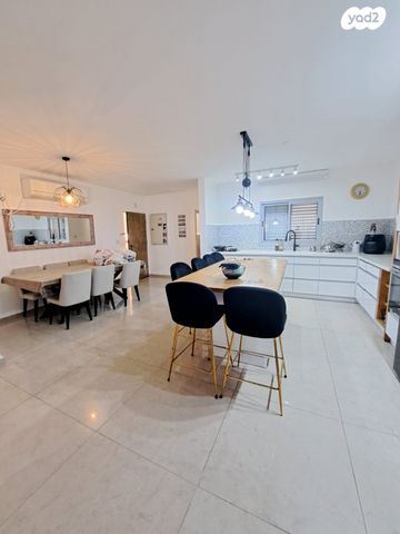 גג/ פנטהאוז, נתיבות