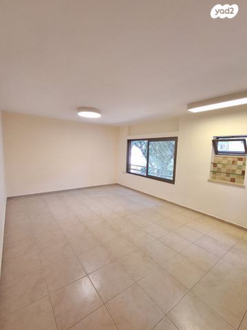 הרב יצחק חי טייב 