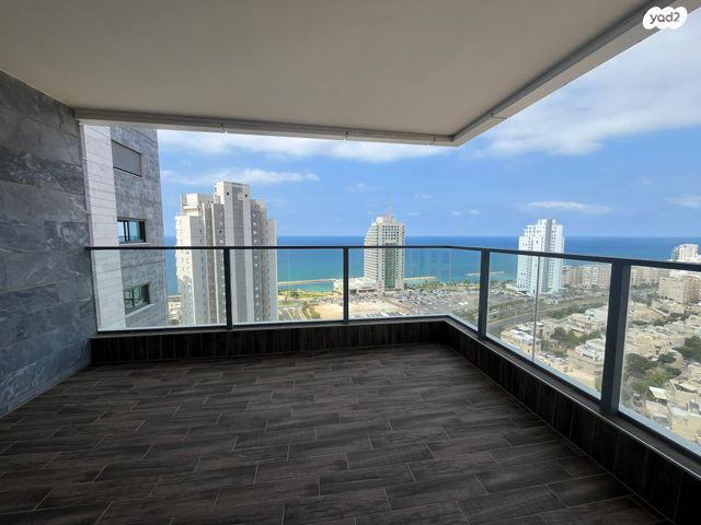 אמנון ליפקין שחק 