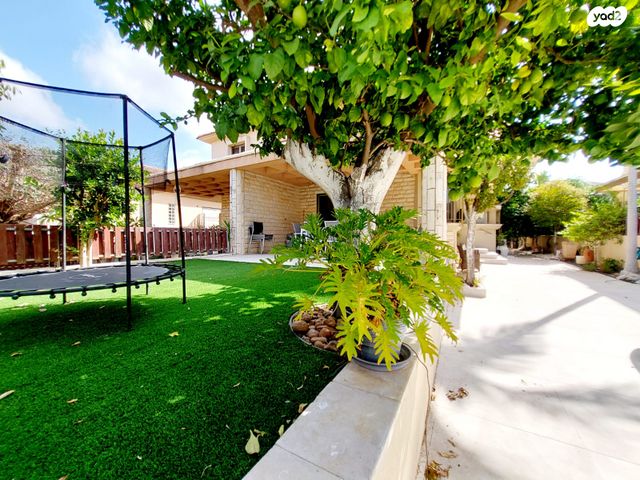 דו משפחתי, כפר יונה