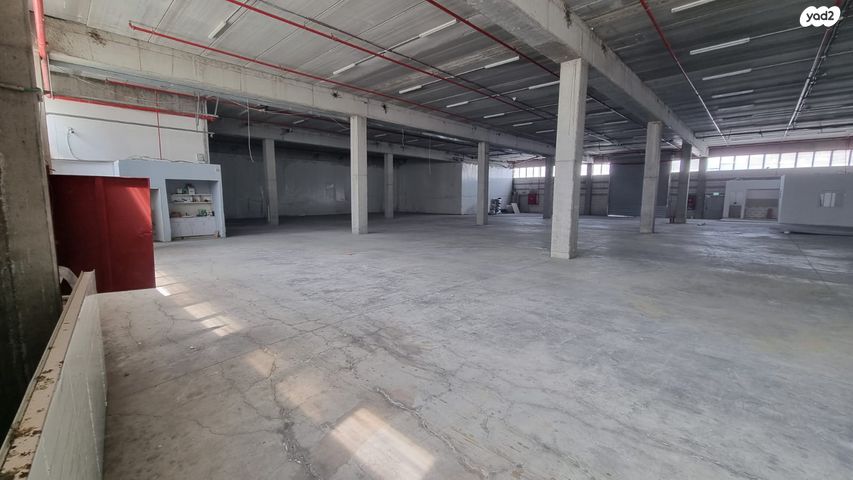 מחסנים, מפעלי נחם הר טוב