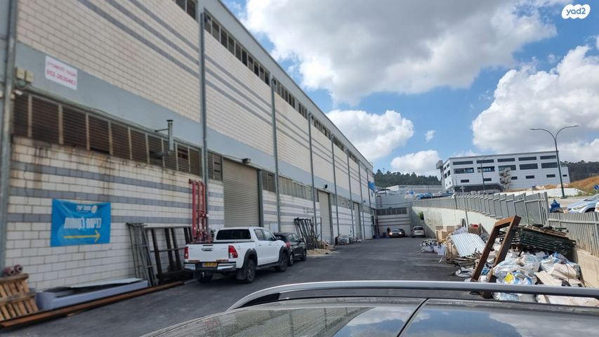 מבני תעשיה, מפעלי נחם הר טוב