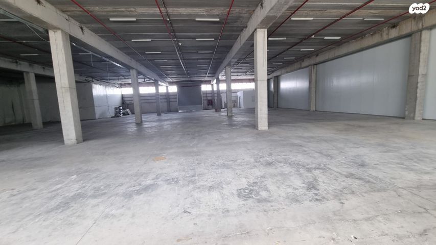 מחסנים, מפעלי נחם הר טוב