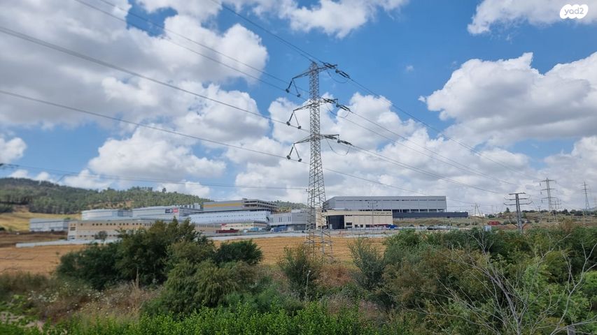 מחסנים, מפעלי נחם הר טוב