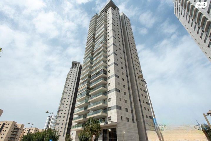 דירה, עפרה חזה, משכנות האומנים, קרית מוצקין