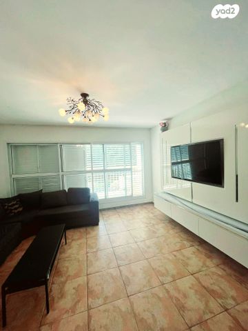 דירה, שמואל הנביא 19, רובע י', אשדוד