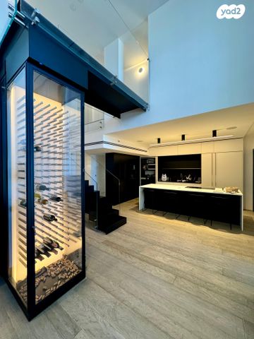 ניסים אלוני 