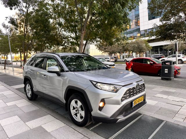 מודעת רכב טויוטה RAV4