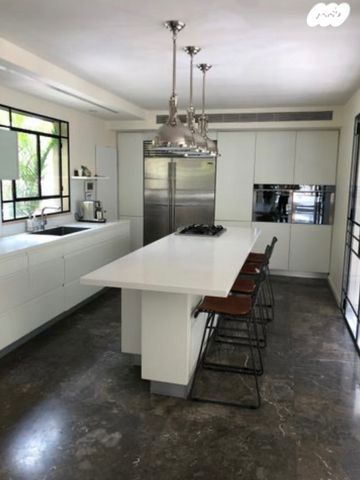 מרדכי אלקחי 42