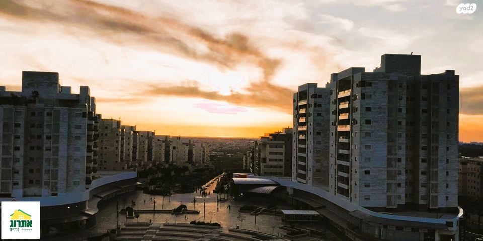 דירה, צור יצחק