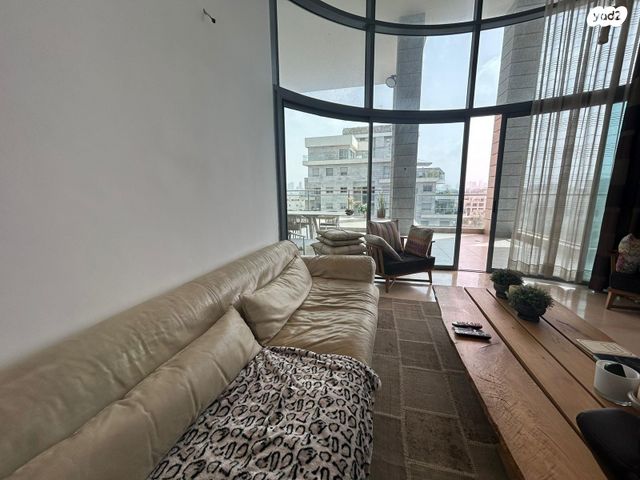 דירה, נווה גן, רמת השרון