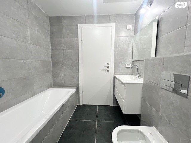 דירה, אמנון ליפקין שחק, נוף הטיילת, נתניה