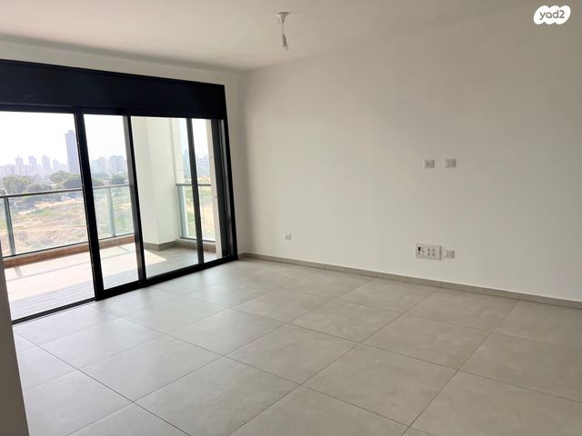 דירה, אמנון ליפקין שחק, נוף הטיילת, נתניה