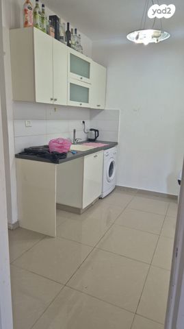 דירה, הגיבורים, העיר התחתית, ואדי סאליב, חיפה