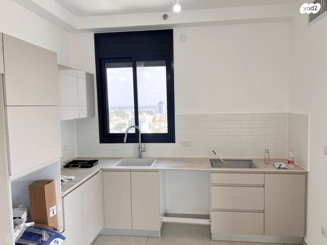 דירה, אמנון ליפקין שחק, נוף הטיילת, נתניה