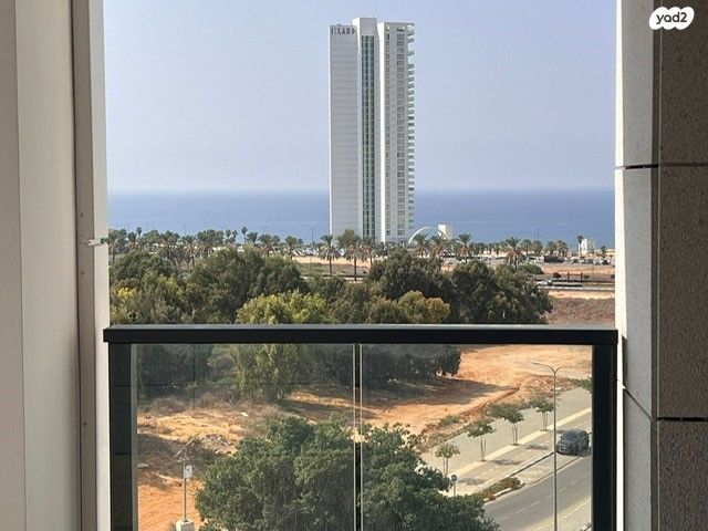 דירה, אמנון ליפקין שחק, נוף הטיילת, נתניה