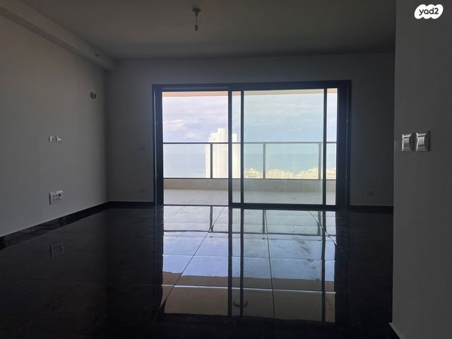 דירה, אמנון ליפקין שחק, נתניה