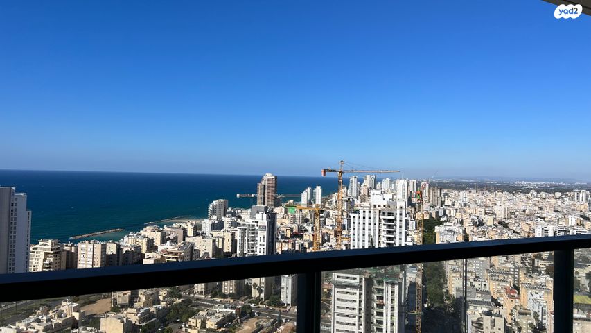 דירה, אמנון ליפקין שחק, נוף הטיילת, נתניה