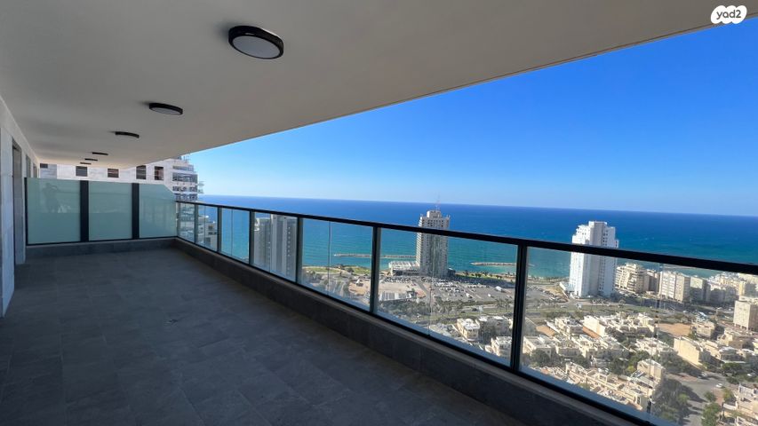 דירה, אמנון ליפקין שחק, נוף הטיילת, נתניה