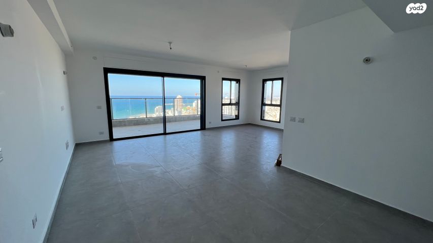 אמנון ליפקין שחק 