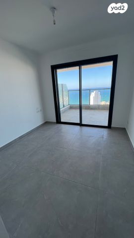 דירה, אמנון ליפקין שחק, נוף הטיילת, נתניה