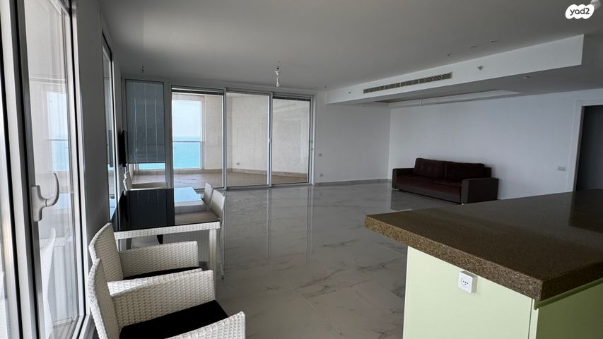 גג/ פנטהאוז, דוד המלך 8, צפון מערב מרכז העיר, נתניה