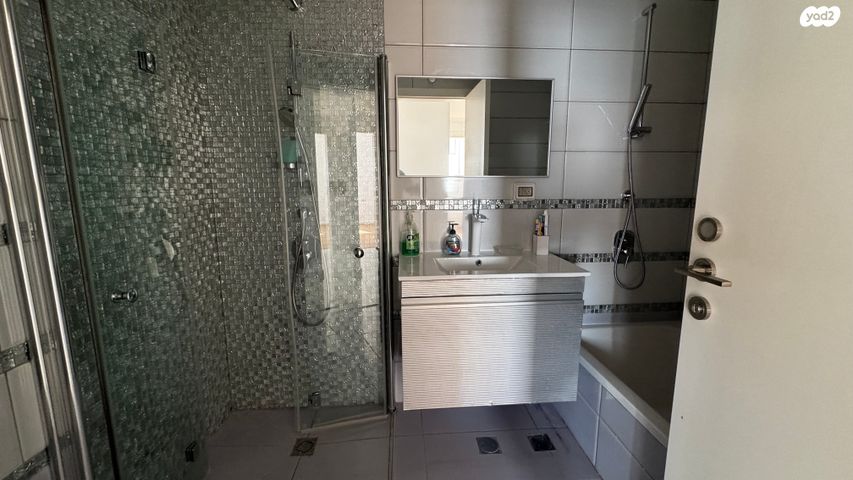 גג/ פנטהאוז, דוד המלך 8, צפון מערב מרכז העיר, נתניה