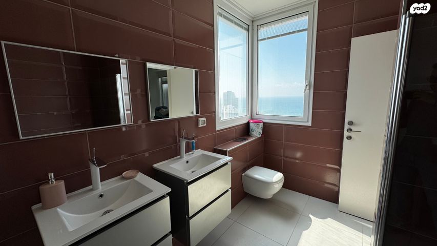 גג/ פנטהאוז, דוד המלך 8, צפון מערב מרכז העיר, נתניה