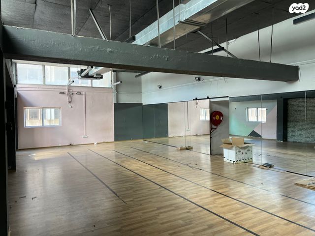 חנויות/ שטח מסחרי