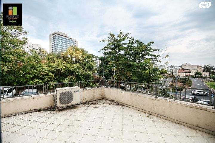 בניין משרדים, חיפה