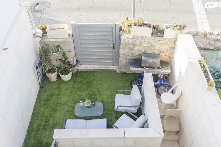 דו משפחתי, האלה, הר גילה, הר גילה