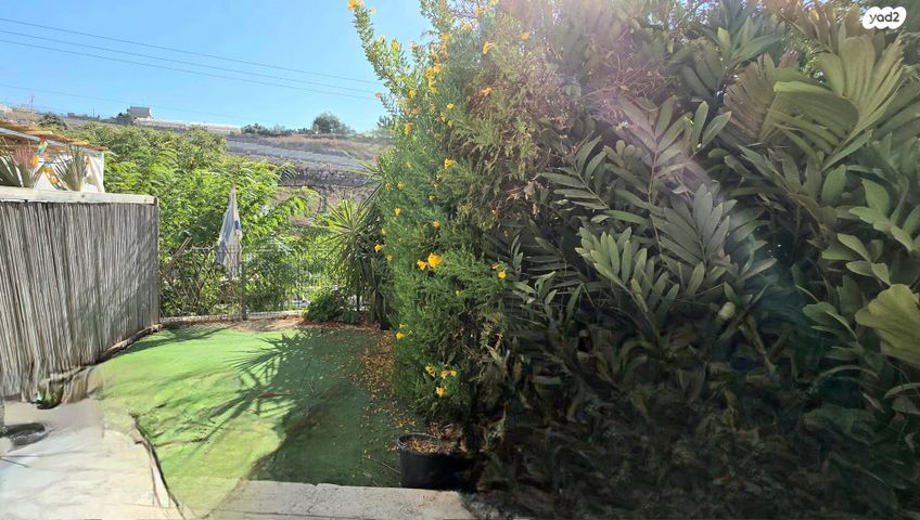 דו משפחתי, שערי תקווה