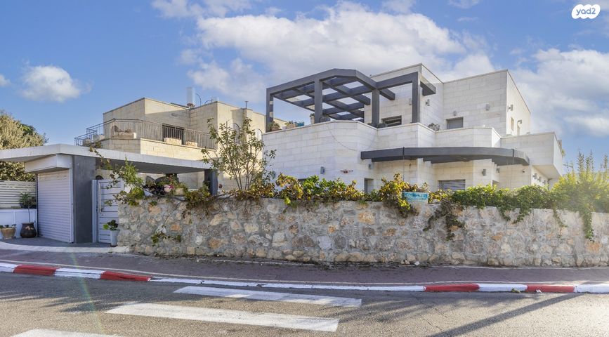 דו משפחתי, האלה, הר גילה, הר גילה