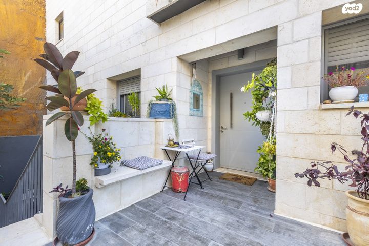 דו משפחתי, האלה, הר גילה, הר גילה