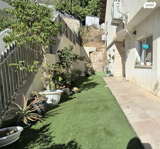 דו משפחתי, שערי תקווה