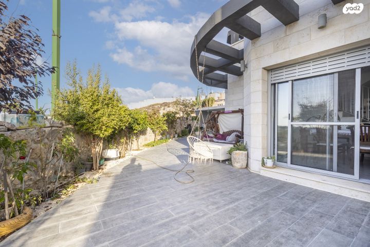 דו משפחתי, האלה, הר גילה, הר גילה