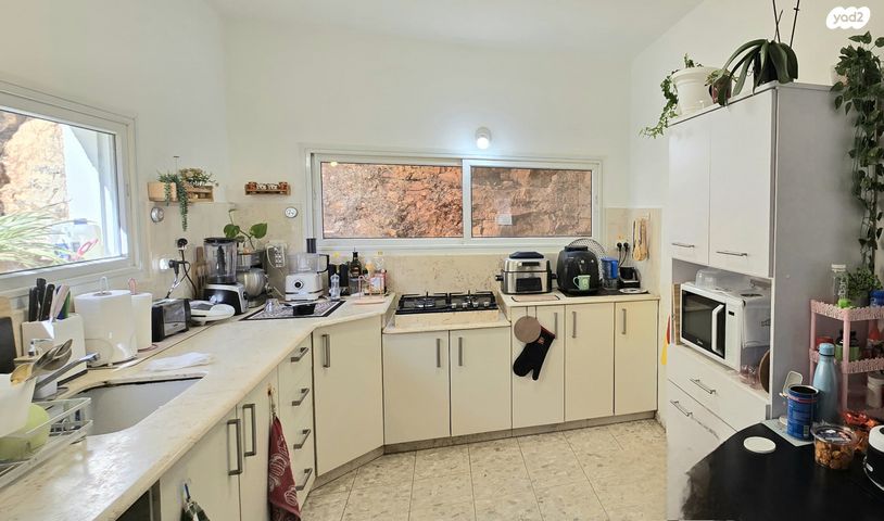 דו משפחתי, שערי תקווה