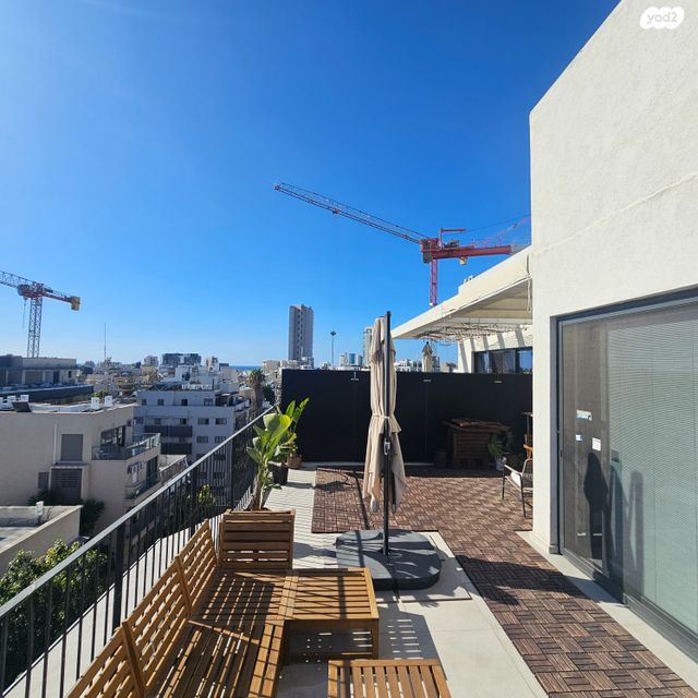 גג/ פנטהאוז, הקונגרס 17, תל אביב יפו