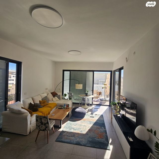 גג/ פנטהאוז, הקונגרס 17, תל אביב יפו