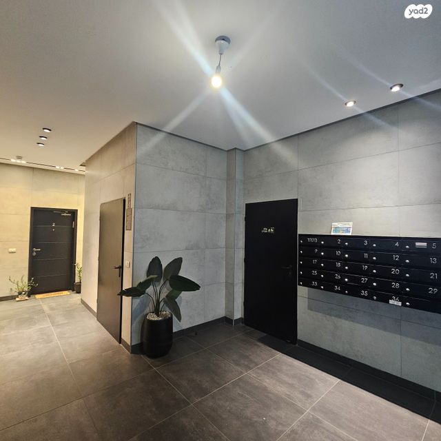 גג/ פנטהאוז, הקונגרס 17, תל אביב יפו