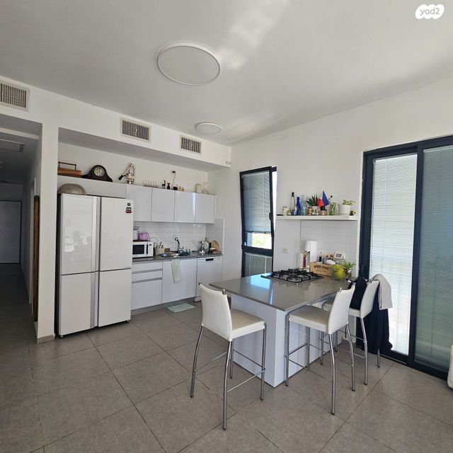 גג/ פנטהאוז, הקונגרס 17, תל אביב יפו