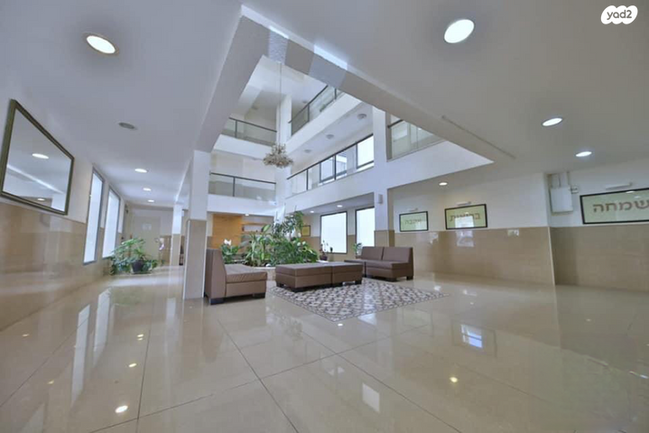 דירה, אהוד מנור, משכנות האומנים, קרית מוצקין