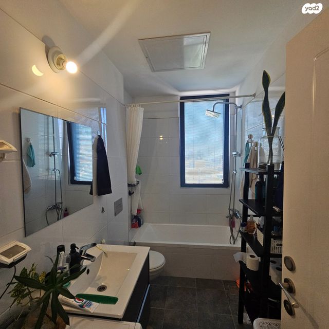 גג/ פנטהאוז, הקונגרס 17, תל אביב יפו