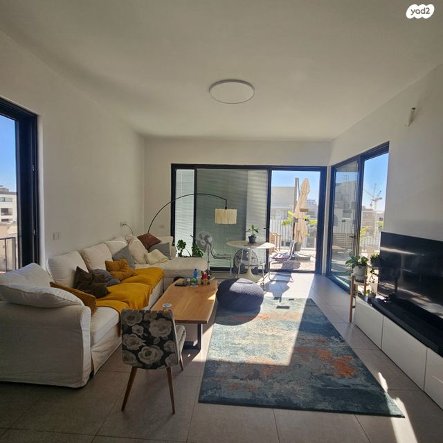 גג/ פנטהאוז, הקונגרס 17, תל אביב יפו