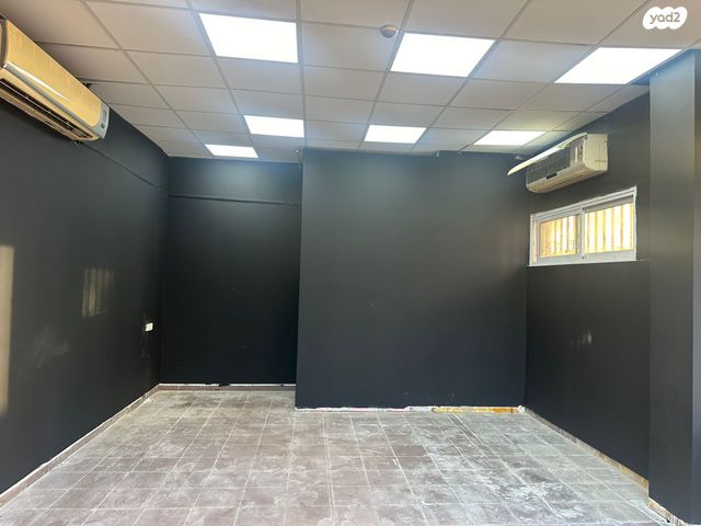 חנויות/ שטח מסחרי, רוטשילד 8, רמב"ם, ראשון לציון