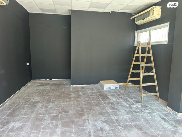 חנויות/ שטח מסחרי, רוטשילד 8, רמב"ם, ראשון לציון